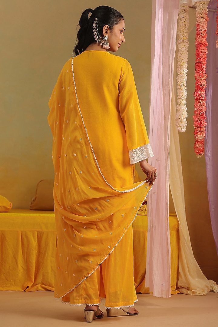 Yellow Mulmul Chikankari Kurta Set by Scakhi Luxe at Pernia's Pop Up Shop