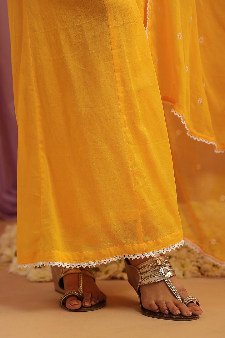 Yellow Mulmul Chikankari Kurta Set by Scakhi Luxe at Pernia's Pop Up Shop