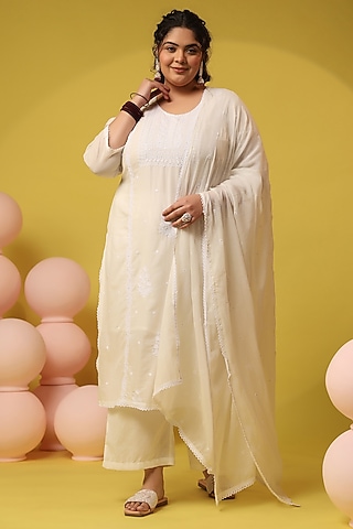 White Mulmul Chikankari Embroidered Straight Kurta Set by Scakhi Luxe