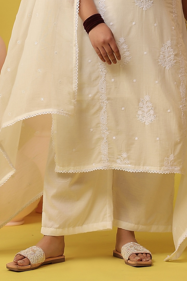 White Mulmul Chikankari Embroidered Straight Kurta Set by Scakhi Luxe at Pernia's Pop Up Shop