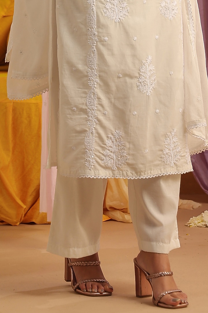 White Mulmul Chikankari Embroidered Straight Kurta Set by Scakhi Luxe at Pernia's Pop Up Shop