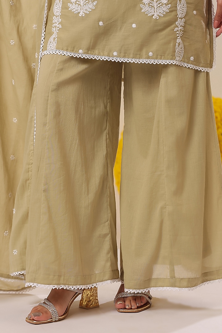 Beige Mulmul Chikankari Kurta Set by Scakhi Luxe at Pernia's Pop Up Shop