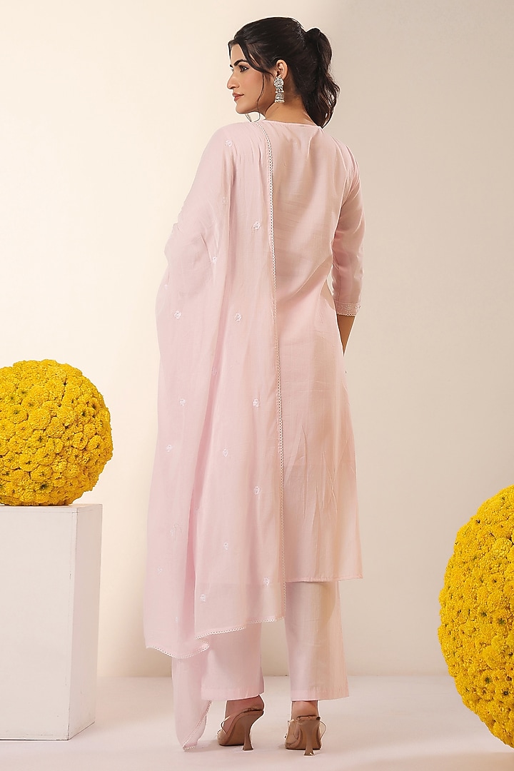 Pink Mulmul Thread Embroidered Straight Kurta Set by Scakhi Luxe at Pernia's Pop Up Shop