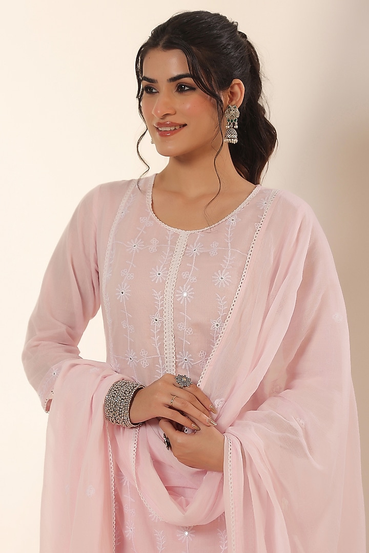 Pink Mulmul Thread Embroidered Straight Kurta Set by Scakhi Luxe at Pernia's Pop Up Shop