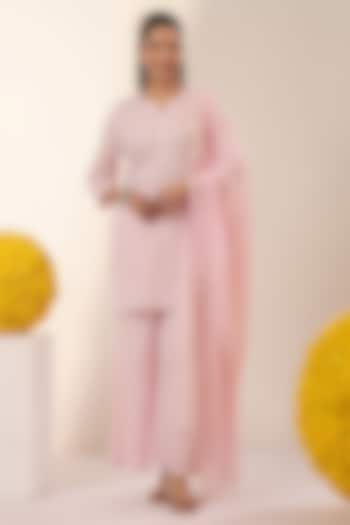 Pink Mulmul Thread Embroidered Straight Kurta Set by Scakhi Luxe at Pernia's Pop Up Shop