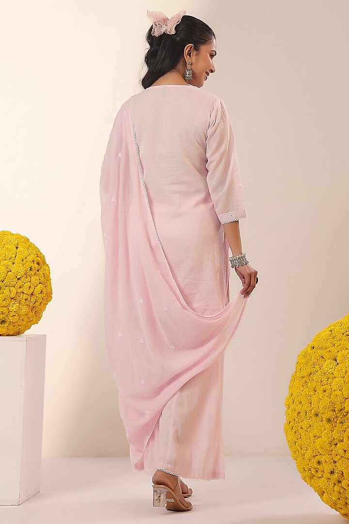 Pink Mulmul Thread Embroidered Straight Kurta Set by Scakhi Luxe at Pernia's Pop Up Shop