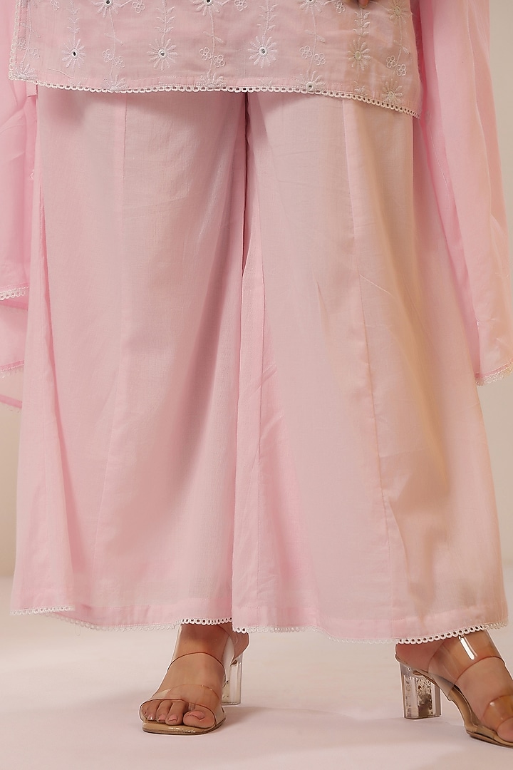 Pink Mulmul Thread Embroidered Straight Kurta Set by Scakhi Luxe at Pernia's Pop Up Shop