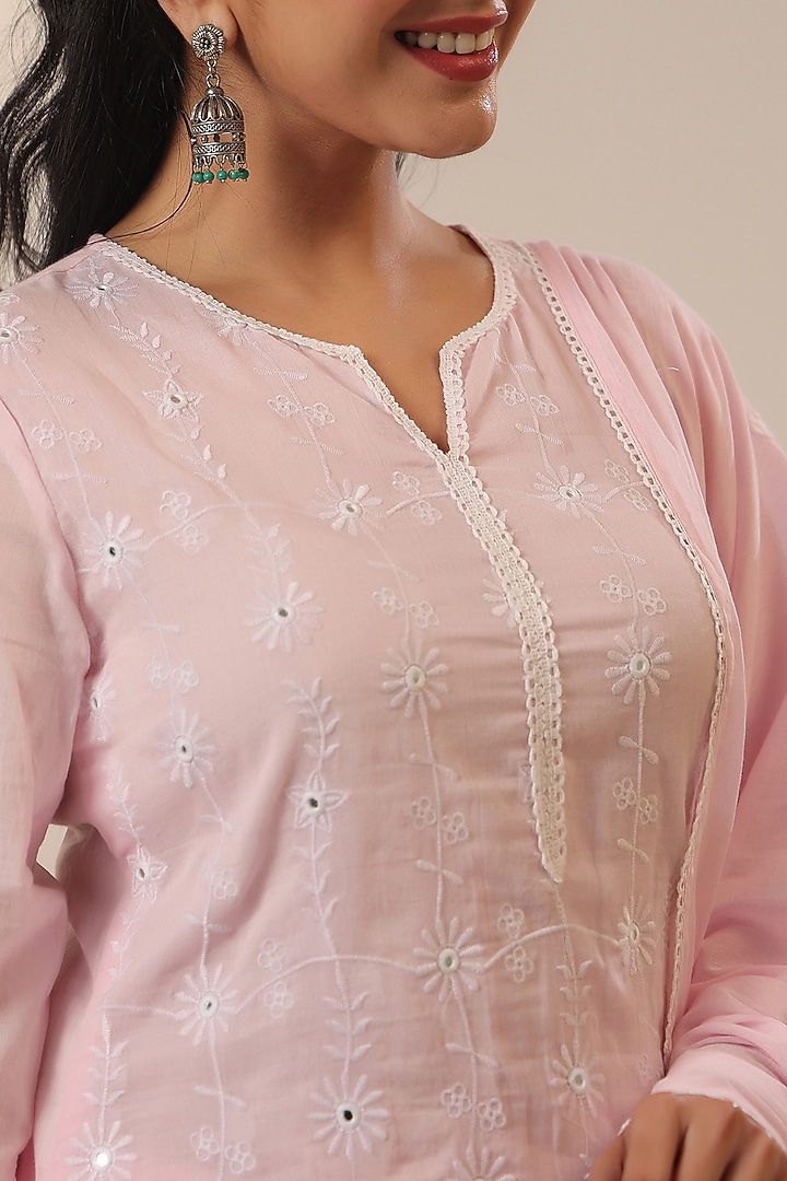 Pink Mulmul Thread Embroidered Straight Kurta Set by Scakhi Luxe at Pernia's Pop Up Shop