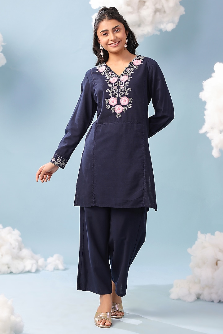 Indigo Cotton Blend Embroidered Paneled Kurta Set by Scakhi Luxe at Pernia's Pop Up Shop