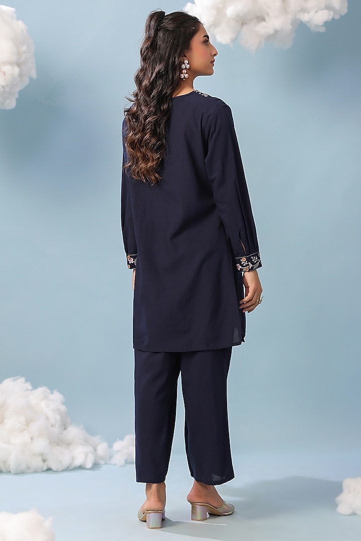 Indigo Cotton Blend Embroidered Paneled Kurta Set by Scakhi Luxe at Pernia's Pop Up Shop