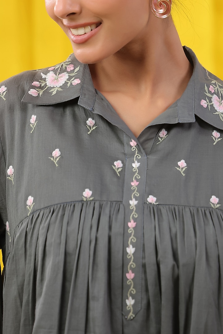 Sage Green Cotton Mulmul Embroidered Co-Ord Set by Scakhi Luxe at Pernia's Pop Up Shop