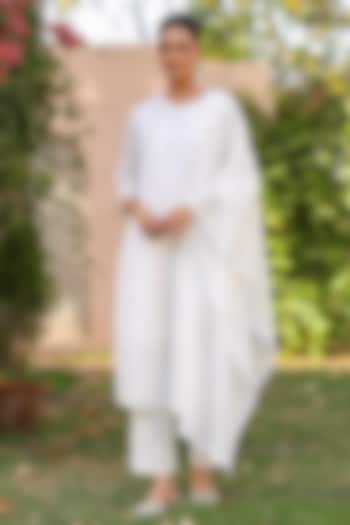 White Cotton Mulmul Chikankari Embroidered Kurta Set by Scakhi Luxe at Pernia's Pop Up Shop