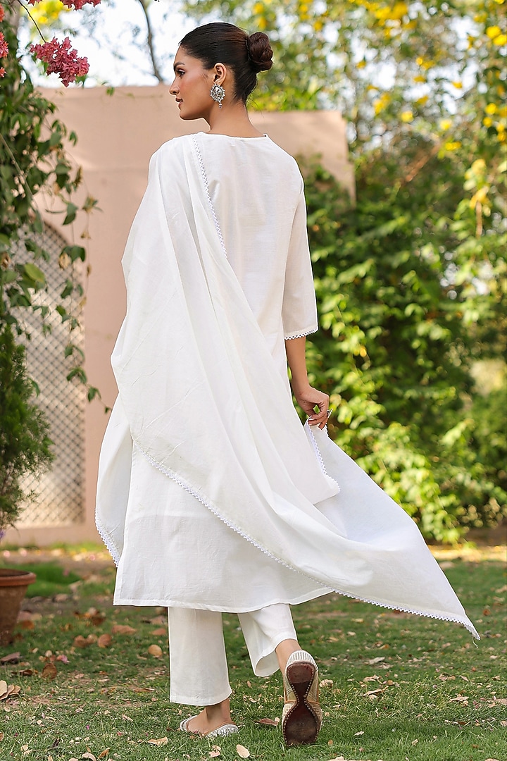 White Cotton Mulmul Chikankari Embroidered Kurta Set by Scakhi Luxe at Pernia's Pop Up Shop