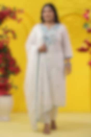 White Cotton Mulmul Embroidered Kurta Set by Scakhi Luxe at Pernia's Pop Up Shop