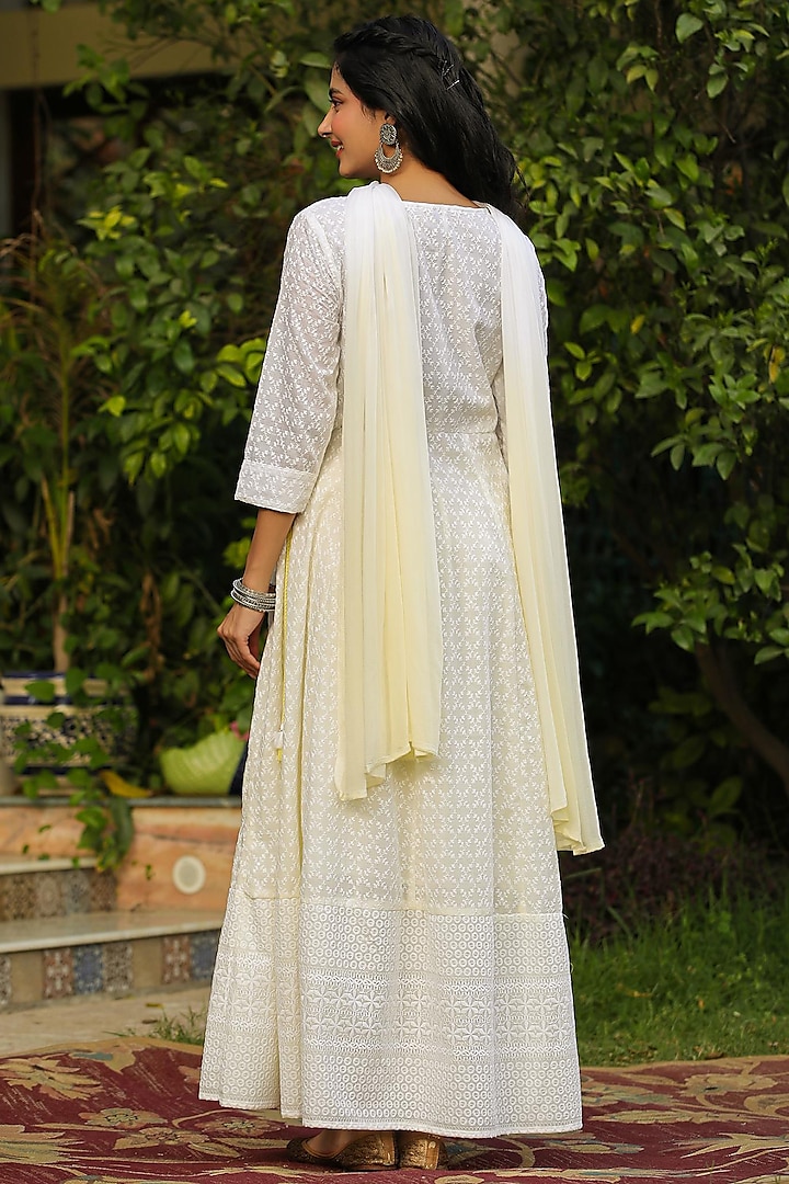 White Cotton Chikankari Anarkali Set by Scakhi Luxe at Pernia's Pop Up Shop
