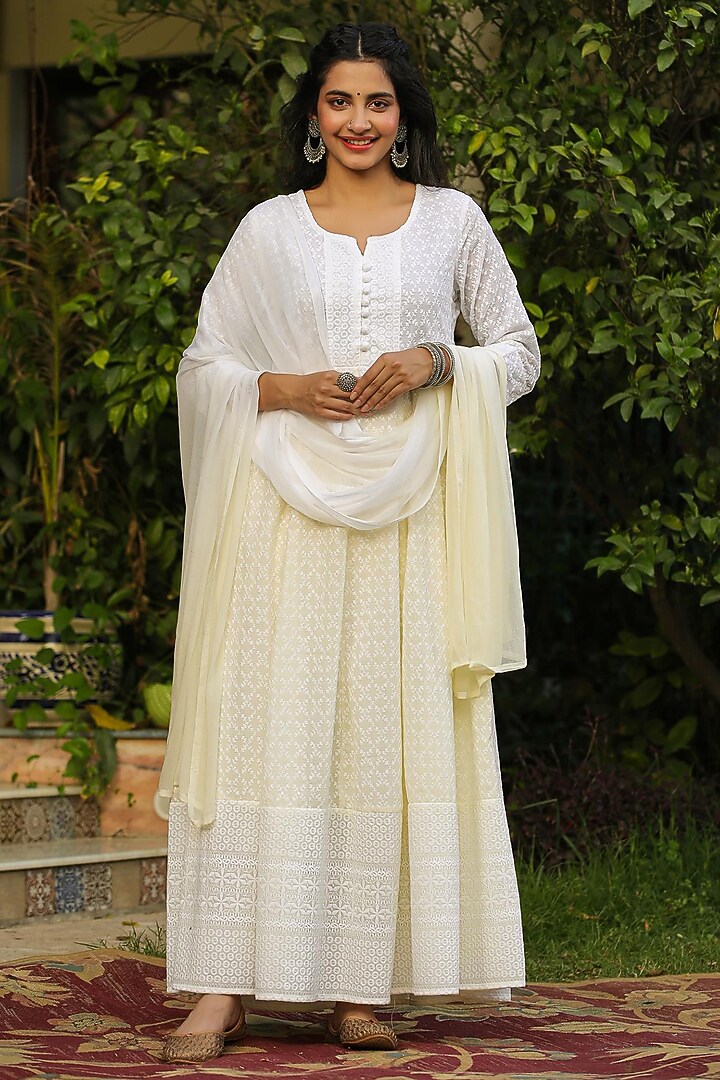White Cotton Chikankari Anarkali Set by Scakhi Luxe at Pernia's Pop Up Shop