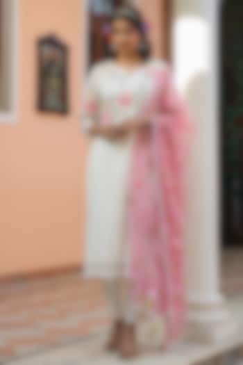 White Cotton Schiffli Embroidered Kurta Set by Scakhi Luxe at Pernia's Pop Up Shop