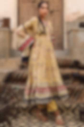 Mustard Printed Anarkali Set by Scakhi Luxe at Pernia's Pop Up Shop