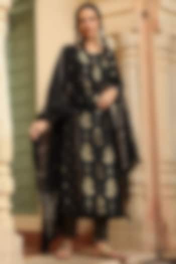 Black Dola Silk Kurta Set by Scakhi Luxe at Pernia's Pop Up Shop