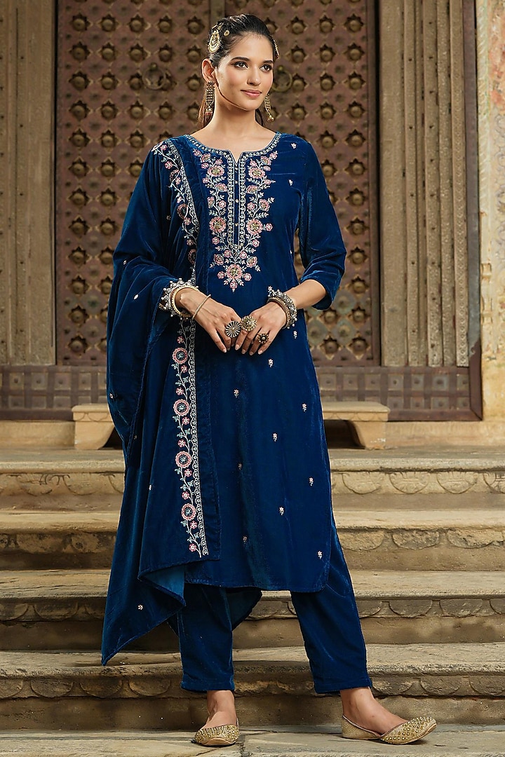 Blue Embroidered Kurta Set by Scakhi at Pernia's Pop Up Shop 2024