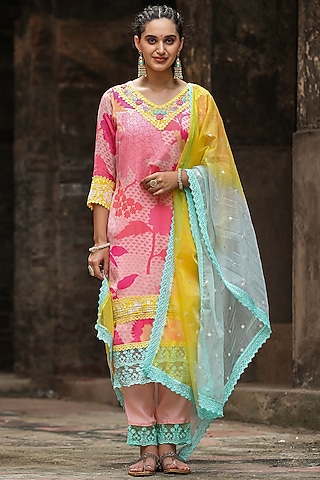 Pink Chinon Silk Floral Printed Kurta Set by Scakhi Luxe