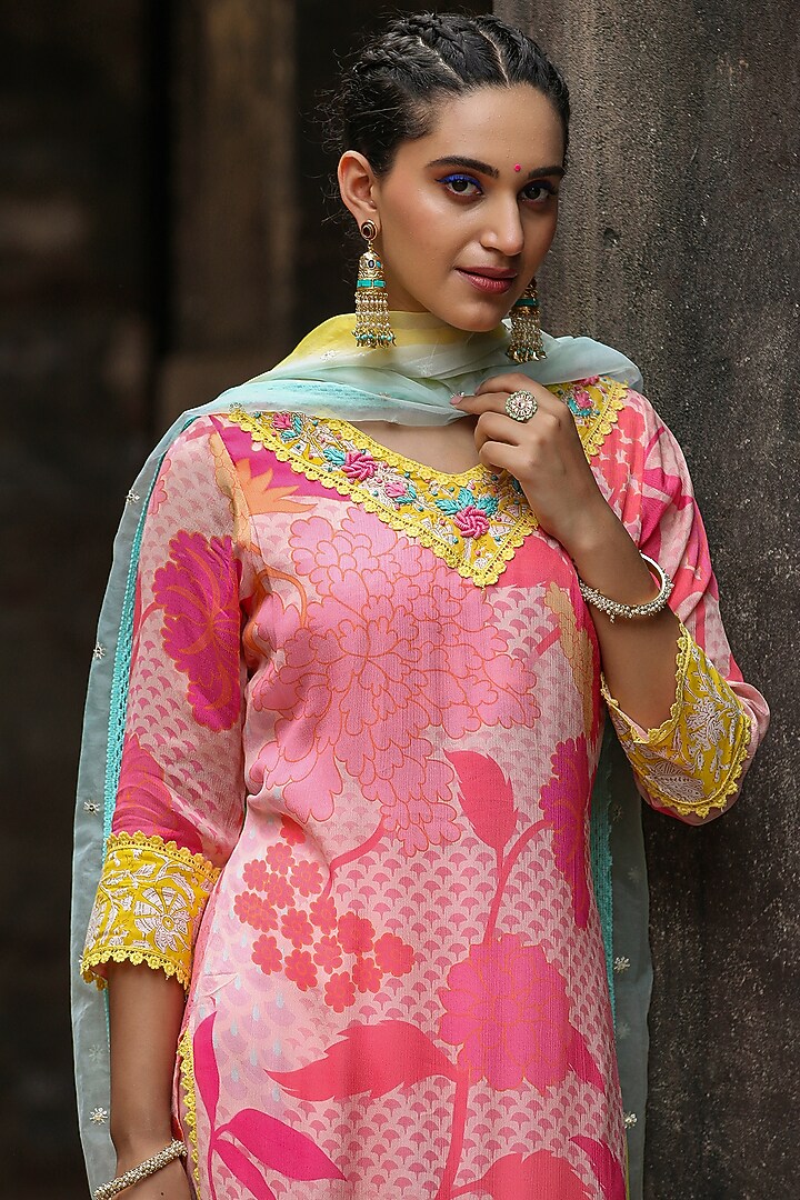 Pink Chinon Silk Floral Printed Kurta Set by Scakhi Luxe at Pernia's Pop Up Shop