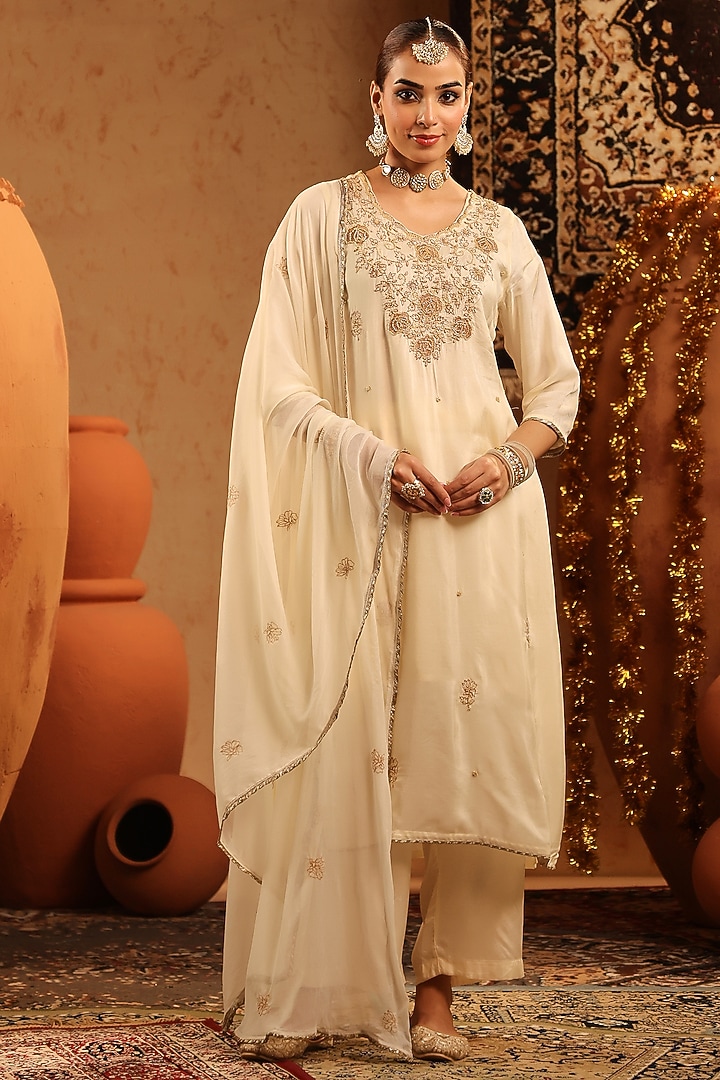 Ivory Russian Silk Thread Hand Embroidered Kurta Set by Scakhi Luxe at Pernia's Pop Up Shop