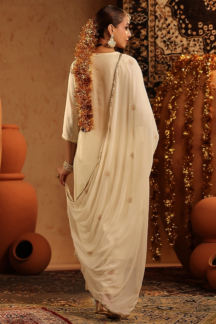 Ivory Russian Silk Thread Hand Embroidered Kurta Set by Scakhi Luxe at Pernia's Pop Up Shop