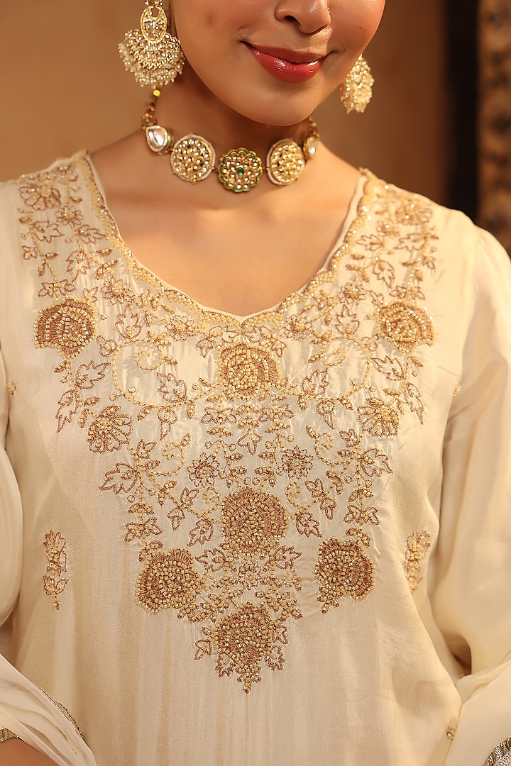 Ivory Russian Silk Thread Hand Embroidered Kurta Set by Scakhi Luxe at Pernia's Pop Up Shop