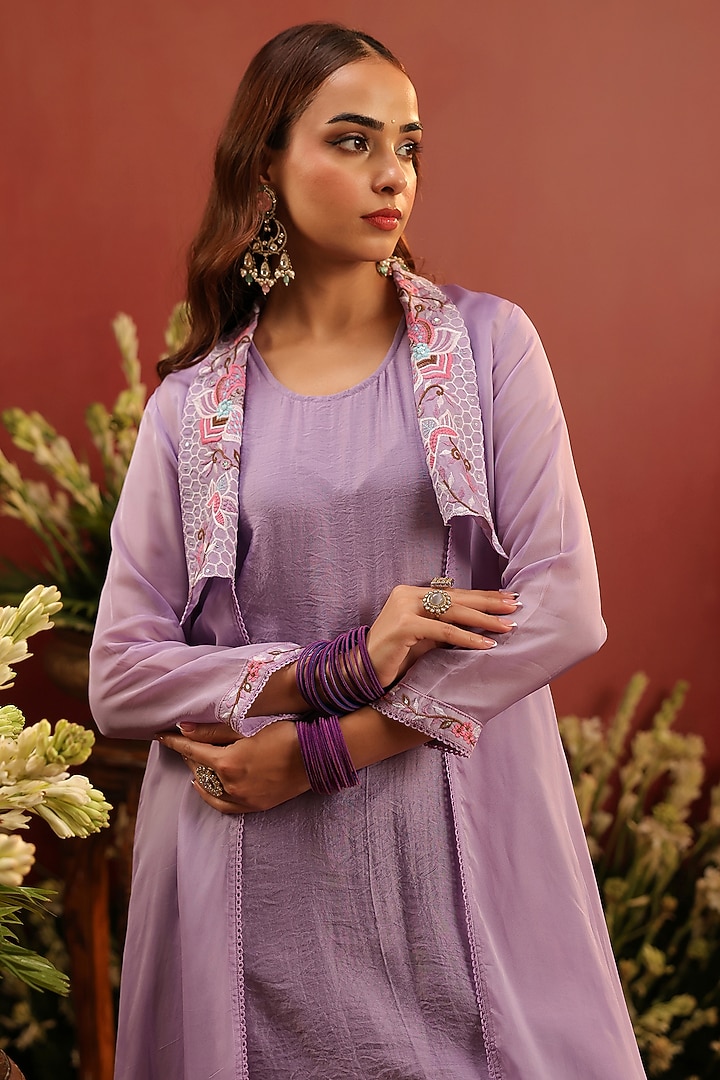 Lavender Organza Silk Embroidered Cape Set by Scakhi Luxe at Pernia's Pop Up Shop
