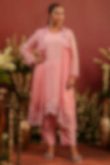Pink Organza Silk Embroidered Cape Set by Scakhi Luxe at Pernia's Pop Up Shop