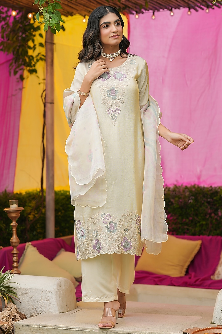 Ivory Shimmer Tissue Floral Embroidered Kurta Set by Scakhi Luxe at Pernia's Pop Up Shop