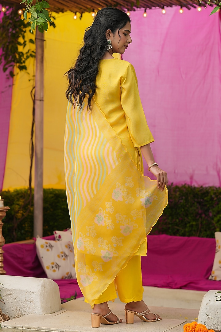 Yellow Shimmer Tissue Floral Embroidered Kurta Set by Scakhi Luxe at Pernia's Pop Up Shop