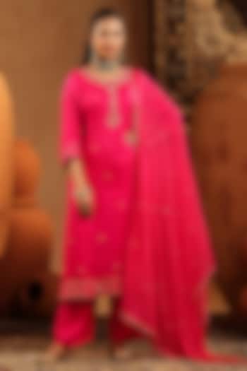 Fuchsia Russian Silk Thread Embroidered Kurta Set by Scakhi Luxe at Pernia's Pop Up Shop