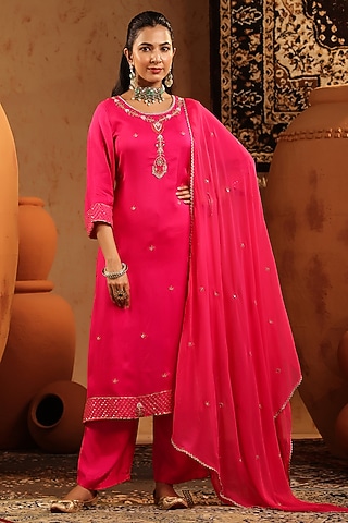 Fuchsia Russian Silk Thread Embroidered Kurta Set by Scakhi Luxe