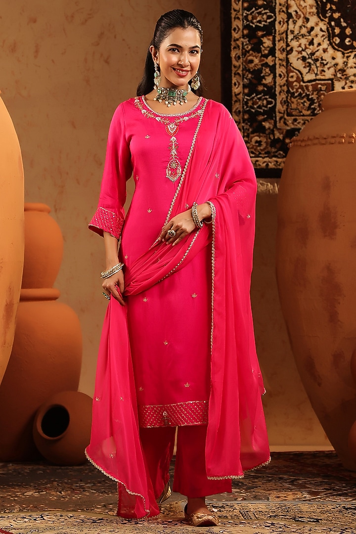 Fuchsia Russian Silk Thread Embroidered Kurta Set by Scakhi Luxe at Pernia's Pop Up Shop
