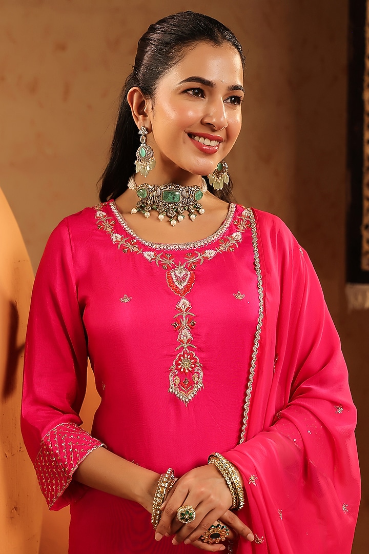 Fuchsia Russian Silk Thread Embroidered Kurta Set by Scakhi Luxe at Pernia's Pop Up Shop