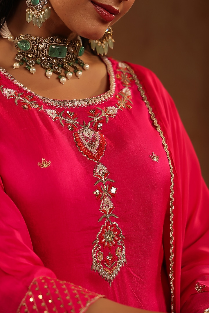 Fuchsia Russian Silk Thread Embroidered Kurta Set by Scakhi Luxe at Pernia's Pop Up Shop