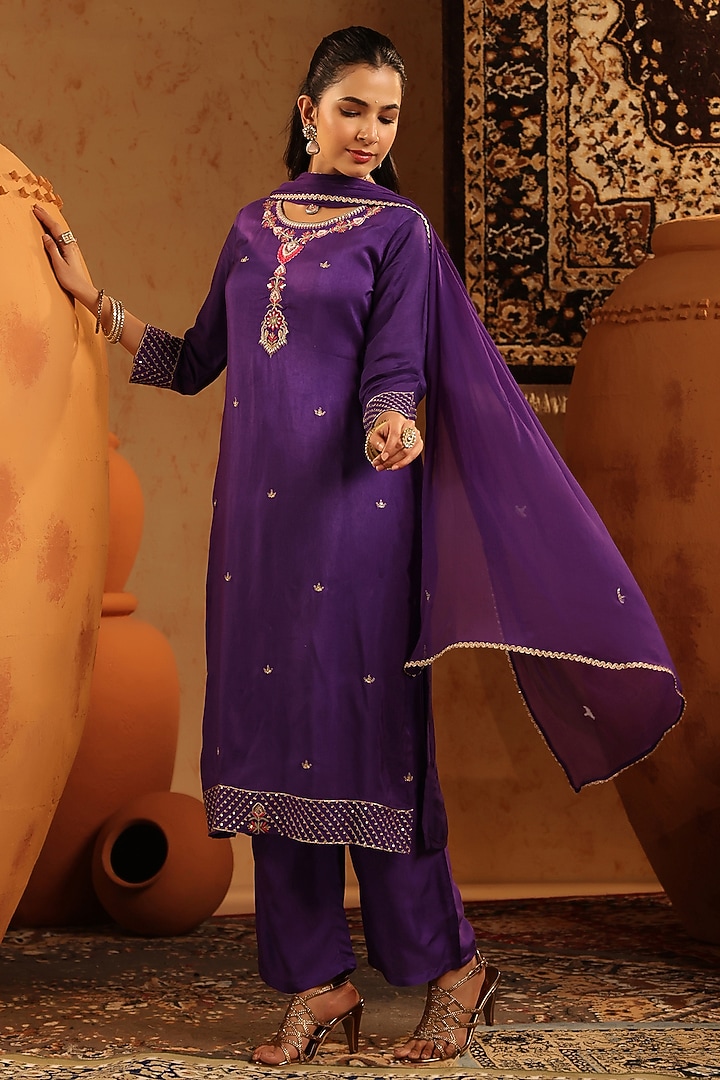 Purple Russian Silk Thread Embroidered Kurta Set by Scakhi Luxe at Pernia's Pop Up Shop