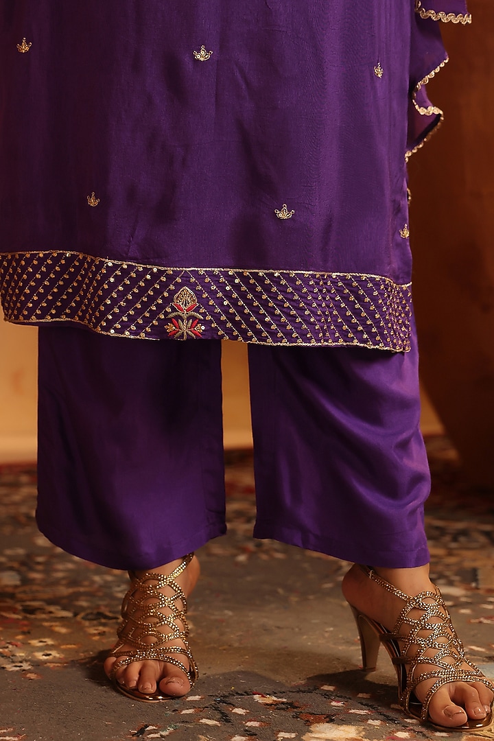 Purple Russian Silk Thread Embroidered Kurta Set by Scakhi Luxe at Pernia's Pop Up Shop