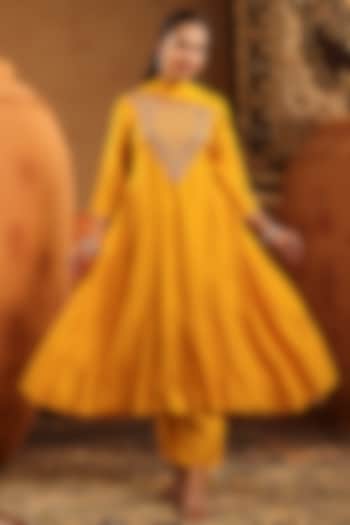 Yellow Russian Silk Thread Embroidered Anarkali Set by Scakhi Luxe at Pernia's Pop Up Shop