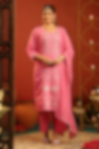 Pink Coral Silk Bead Embroidered Kurta Set by Scakhi Luxe at Pernia's Pop Up Shop