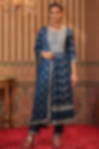 Navy Embroidered Kurta Set by Scakhi Luxe at Pernia's Pop Up Shop