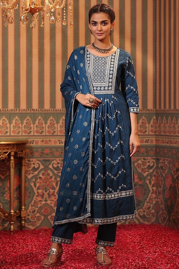 Navy Embroidered Kurta Set by Scakhi Luxe at Pernia's Pop Up Shop
