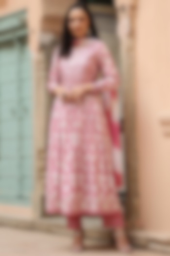 Lavender Printed Kurta Set by Scakhi Luxe at Pernia's Pop Up Shop