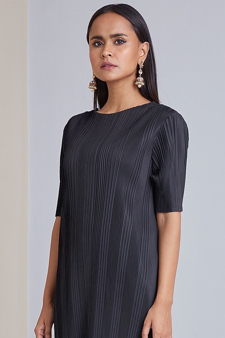 Black A-Line Kurta Set by Scarlet Sage at Pernia's Pop Up Shop