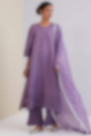Lavender Embellished Kurta Set by Scarlet Sage at Pernia's Pop Up Shop