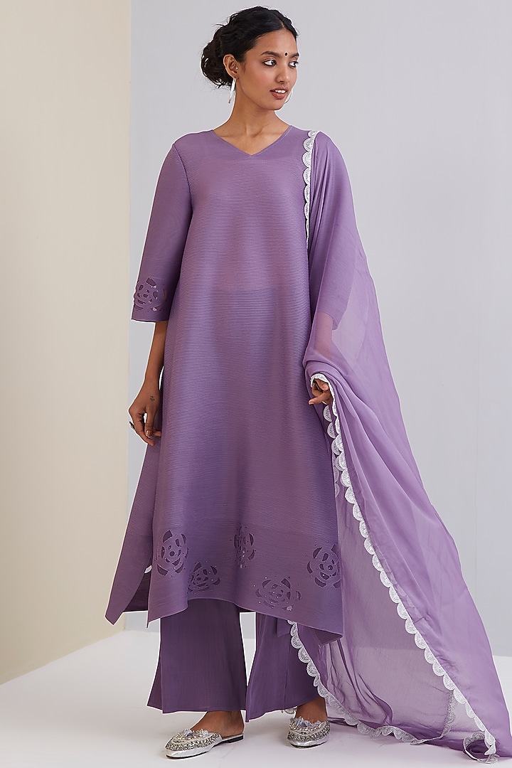 Lavender Embellished Kurta Set by Scarlet Sage at Pernia's Pop Up Shop