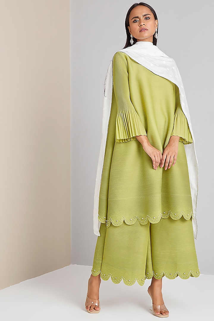 Peridot Green Embellished Kurta Set by Scarlet Sage at Pernia's Pop Up Shop