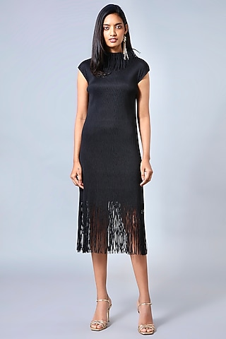 Black Straight-Cut Dress by Scarlet Sage